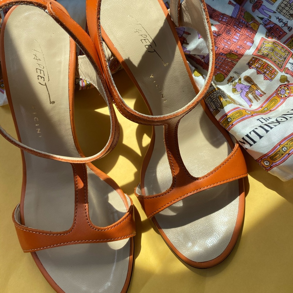 Tapeet vicini heels